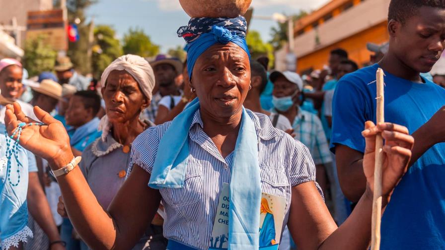 Miles de católicos marchan en Haití para pedir protección divina ante crisis
