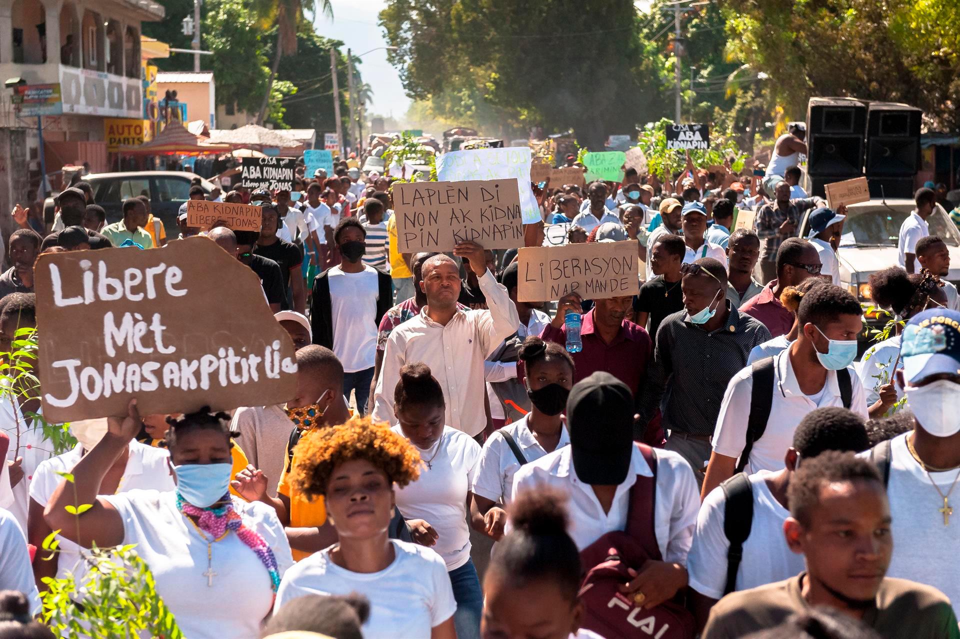Los participantes de la procesión pidieron la liberación del pueblo haitiano. 