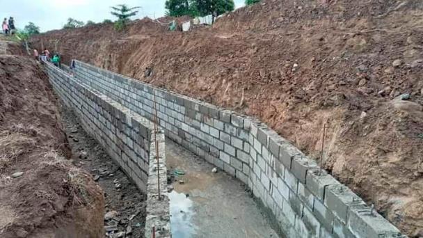 Continúan trabajos en canal de riego próximo al río Masacre entre Juana Méndez y Dajabón