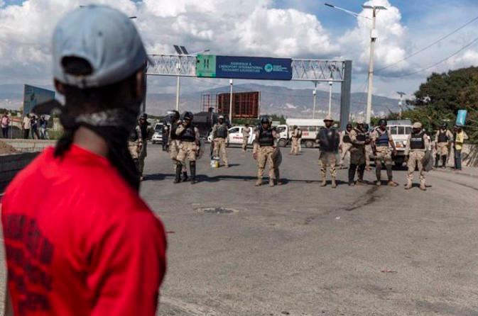 Una treintena de presos aprovecha pánico por terremoto para huir de una cárcel en el sur de Haití