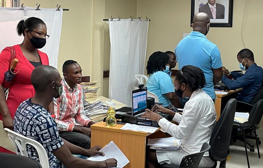 Más de 38 mil haitianos no han acudido a retirar sus cédulas en embajada de su país en RD