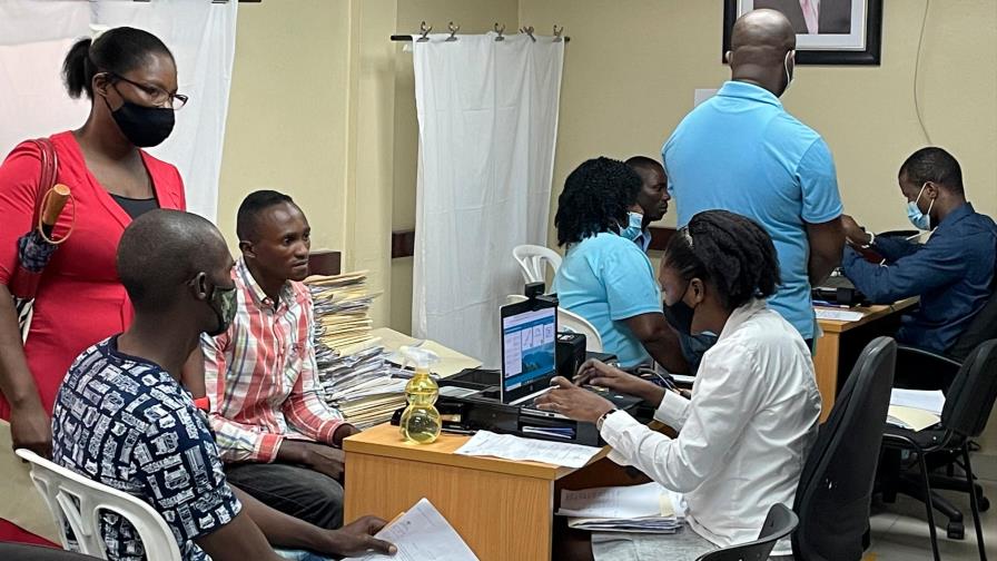 Más de 38 mil haitianos no han acudido a retirar sus cédulas en embajada de su país en RD