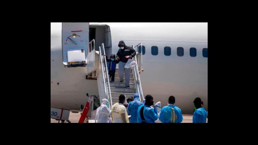 EEUU deporta a 30 haitianos, pero exlíder paramilitar se queda