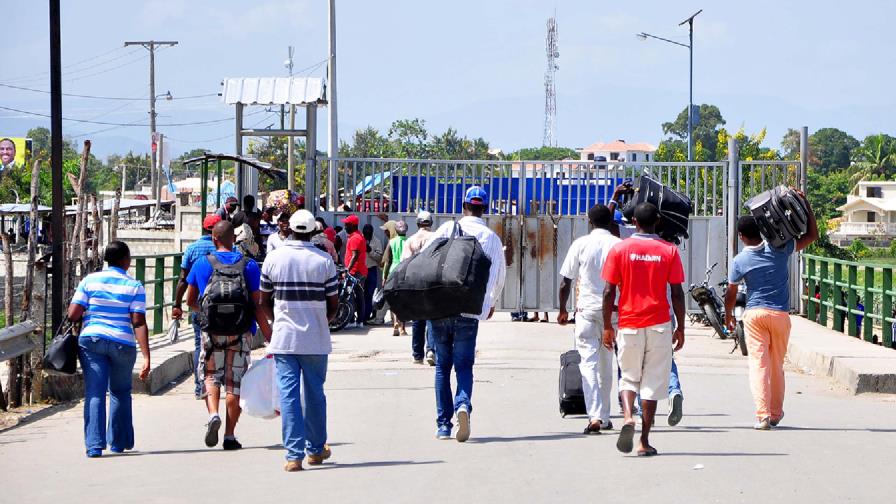 Haitianos regresan  y continúan las  deportaciones de indocumentados