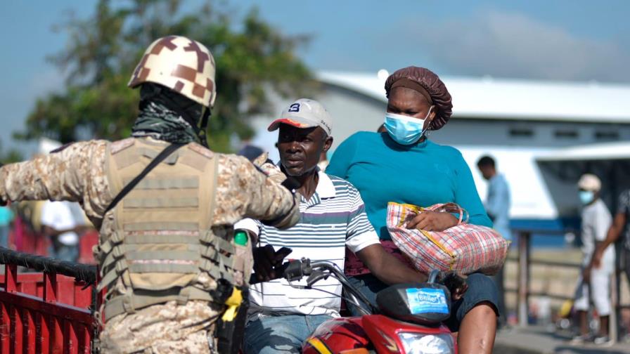 Gran cantidad de haitianos acuden a Dajabón pese a que el mercado sigue cerrado 