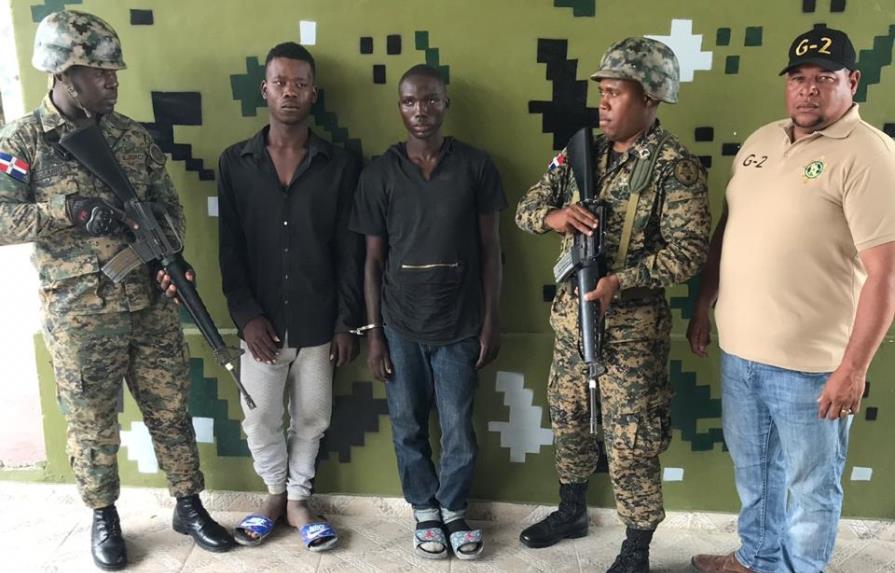 Capturan en Jimaní dos prófugos haitianos acusados de asesinatos 
