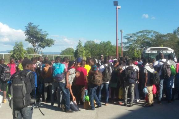 Policía guatemalteca retiene a 49 haitianos y centroamericanos indocumentados