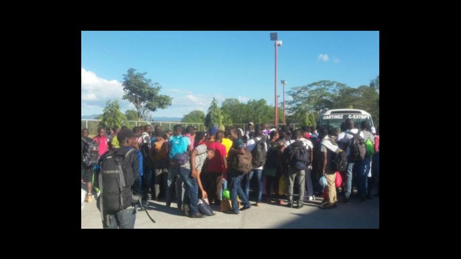 Policía guatemalteca retiene a 49 haitianos y centroamericanos indocumentados