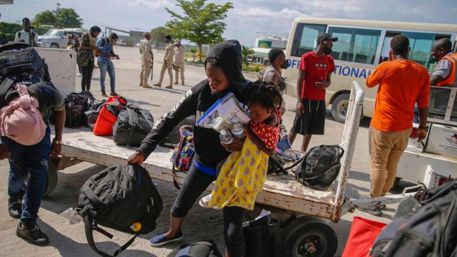 Problemas migratorios y búsqueda del “sueño americano” motivan a haitianos a salir de Chile 