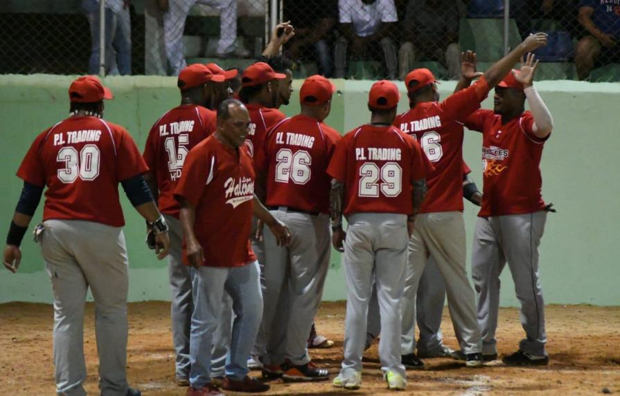 Los Halcones y Adovenprofar están en semifinal del torneo Rubén Pimentel de softbol