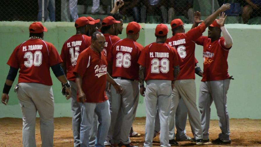 Los Halcones y Adovenprofar están en semifinal del torneo Rubén Pimentel de softbol