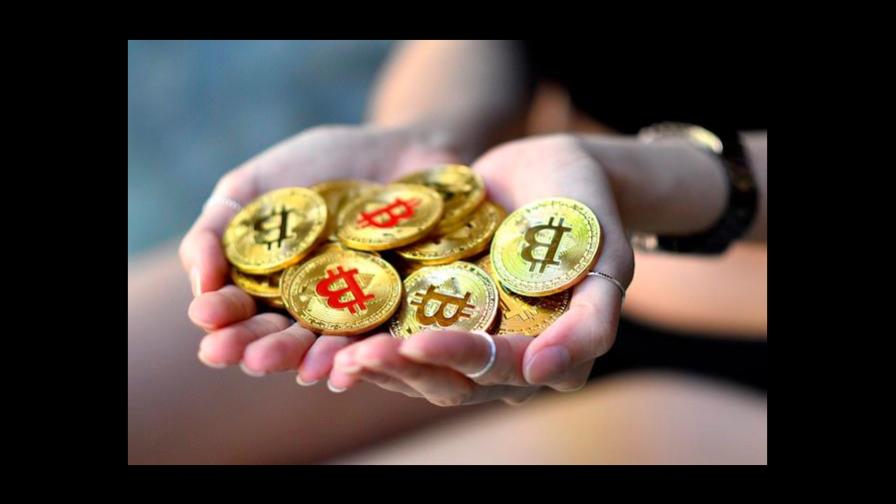 Procesan a estadounidense acusada de vender droga a cambio de bitcóin