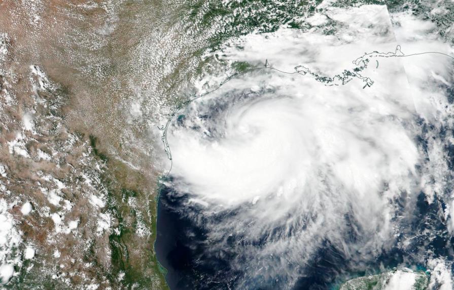 Huracán Hanna se fortalece cerca de Texas y Gonzalo rebaja a depresión