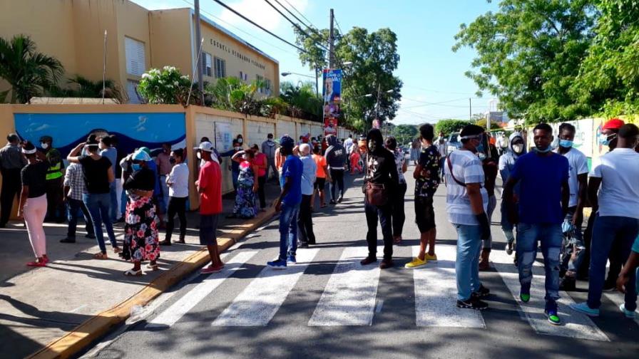 PRM y PLD se acusan de repartir de dinero y comprar  cédulas en Hato Mayor