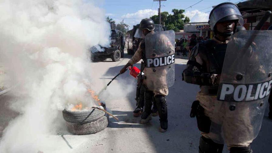 Agentes haitianos exigen en las calles la dimisión del director de la Policía
