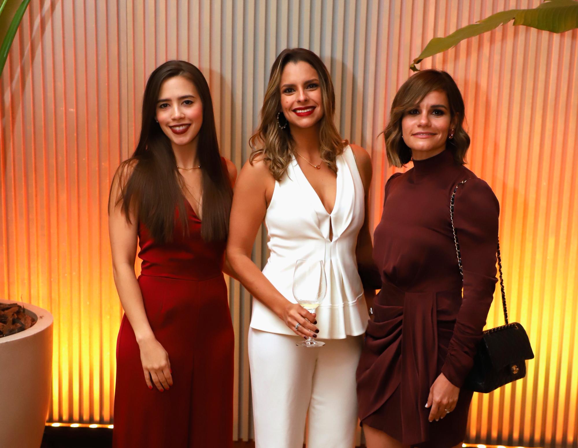 Claudine Bogaert, Shantal Espinal y Carla Chalas.