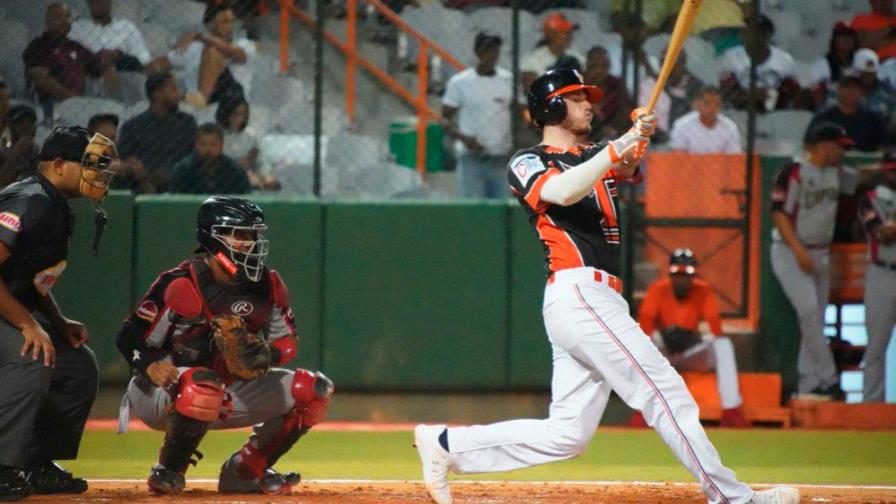 Los Toros frenan al Escogido y se acercan a dos juegos de la punta