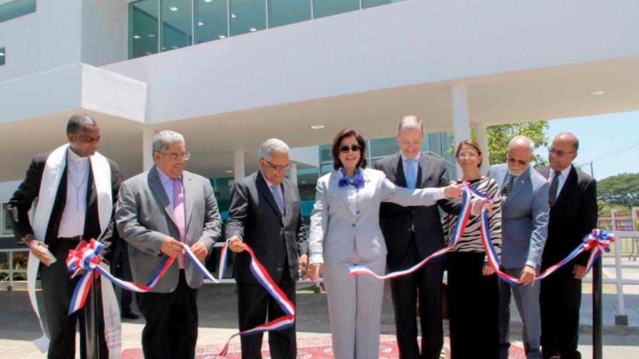 Vicepresidenta entrega Hemocentro, que pretende resolver déficit de sangre en RD Vicepresidenta entrega Hemocentro, que pretende resolver déficit de sangre en RD