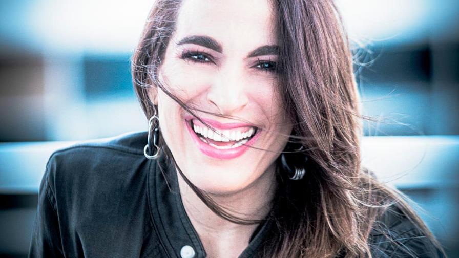 Henya estrena este domingo la canción “Hoy”