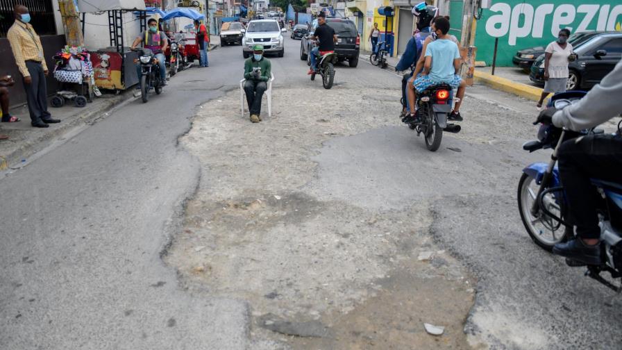 A la CAASD se le olvidó asfaltar de nuevo la calle A la CAASD se le olvidó asfaltar de nuevo la calle