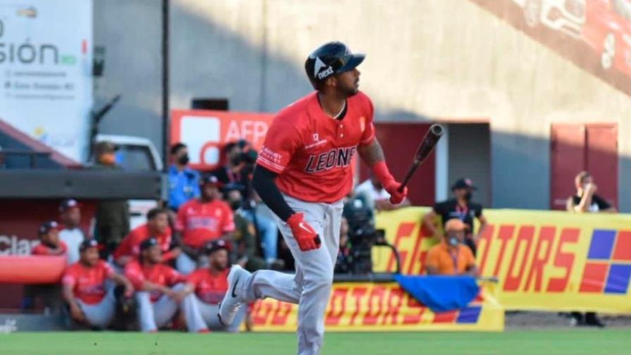 Valdez somete a Águilas y Licey supera en el histórico
El Escogido blanqueó a los Gigantes en SFM