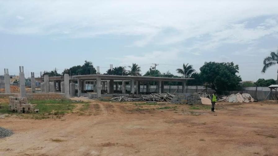 Construcción de mercado y plaza artesanal de Higüey tiene más de un año paralizada Construcción de mercado y plaza artesanal de Higüey tiene más de un año paralizada