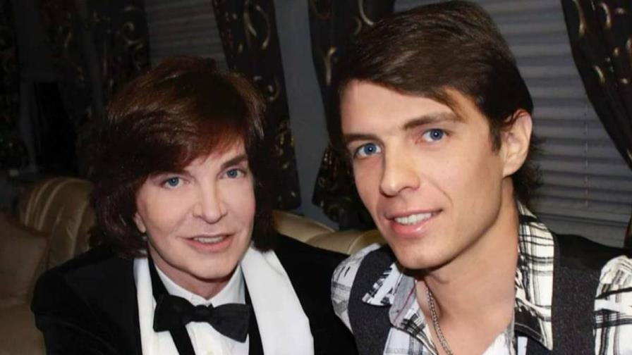 Hijo de Camilo Sesto homenajea a su padre con un medley de sus éxitos