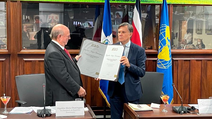 Nombran a Hipólito Embajador de Buena Voluntad para el Desarrollo Agrícola Sustentable