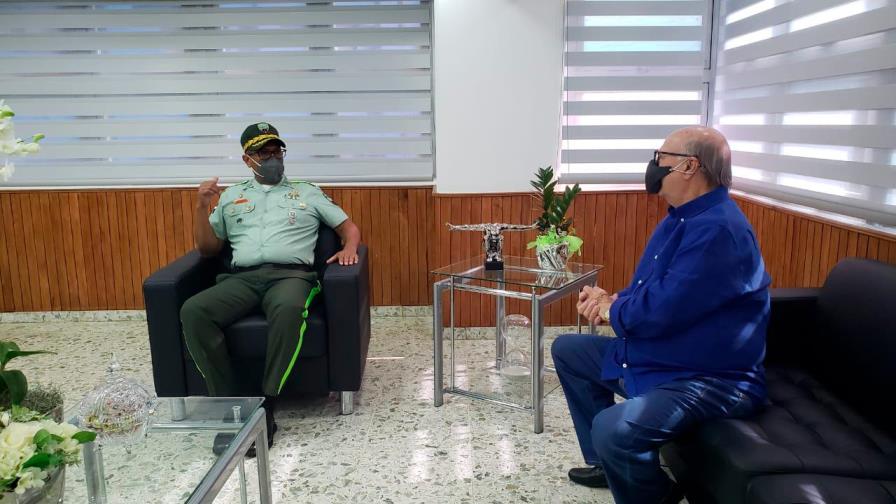 El expresidente Hipólito Mejía visita director de la Digesett