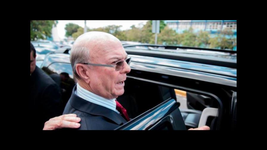 Hipólito anuncia que él y su esposa tienen COVID-19