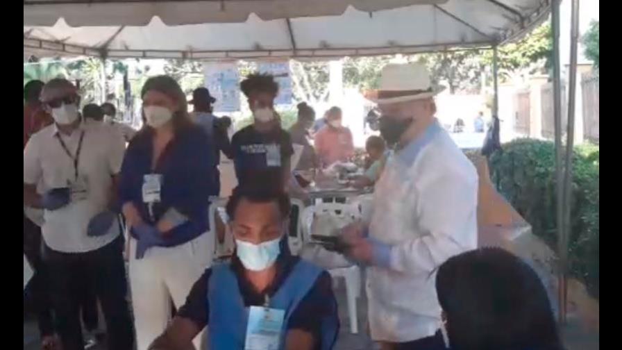 En vivo: Hipólito Mejía ejerce derecho al voto