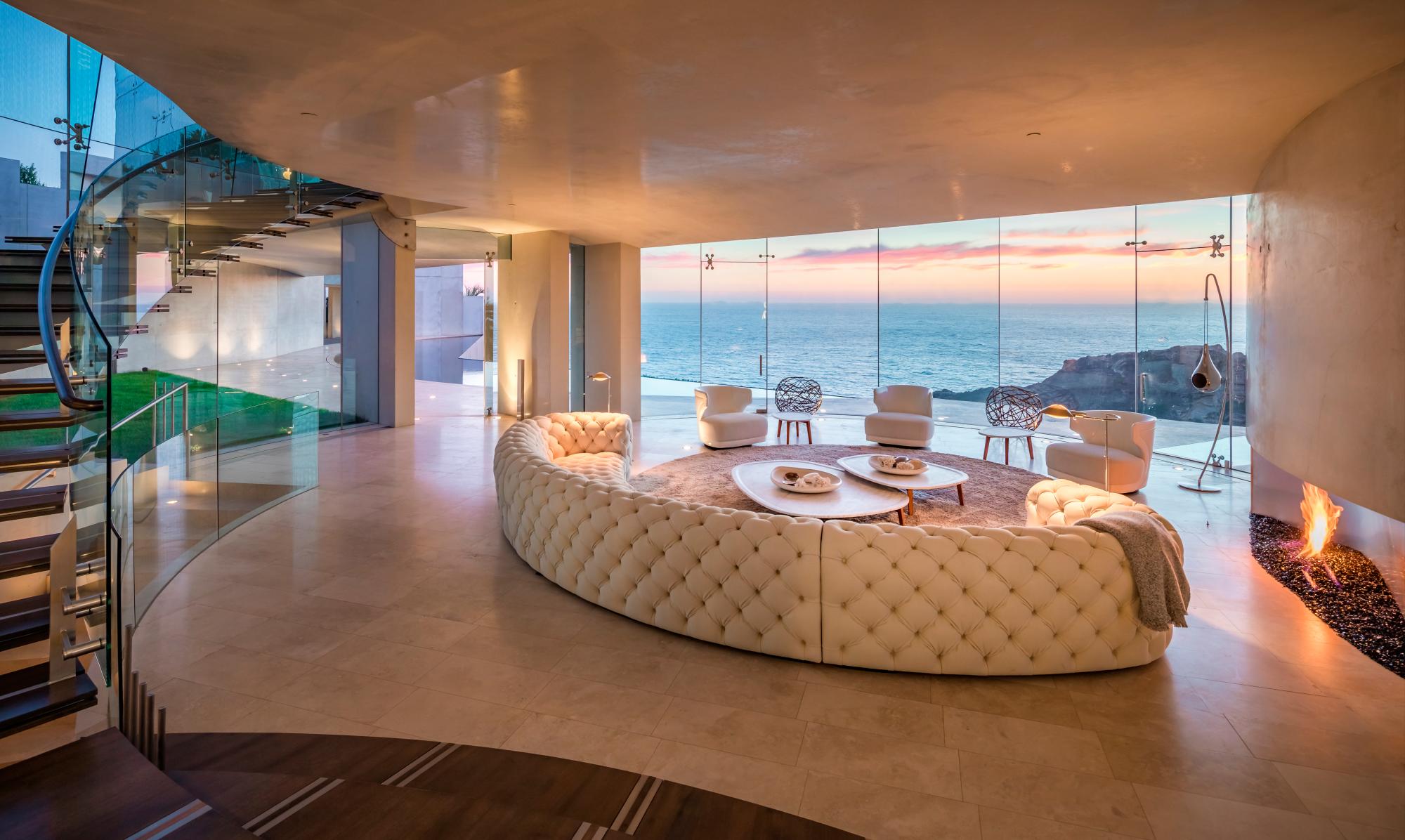 Esta mansión tuvo un papel protagónico en los comerciales de televisión Visa Black Card y Calvin Klein. 