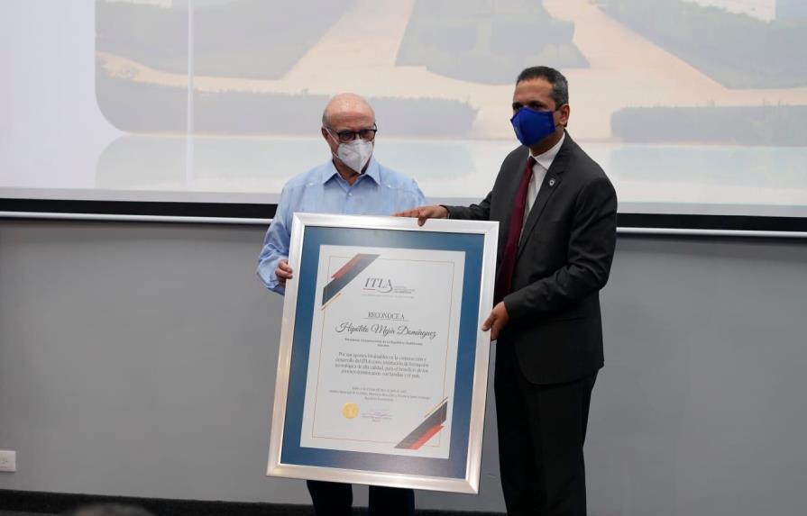 ITLA entrega reconocimiento a Hipólito Mejía por sus aportes a la academia