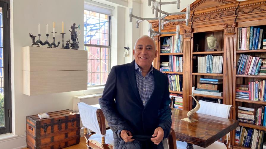 Hochi Asiático: el dominicano detrás de los musicales más espectaculares de Broadway