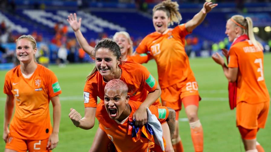 Holandesas vencen a suecas y enfrentarán a EE.UU. en la final del Mundial Holandesas vencen a suecas y enfrentarán a EE.UU. en la final del Mundial
