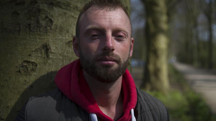 Médico inseminó a pacientes con su propio esperma, tiene al menos 49 hijos