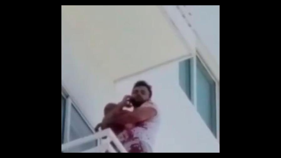 Hombre y bebé mueren tras caer de quinto piso 