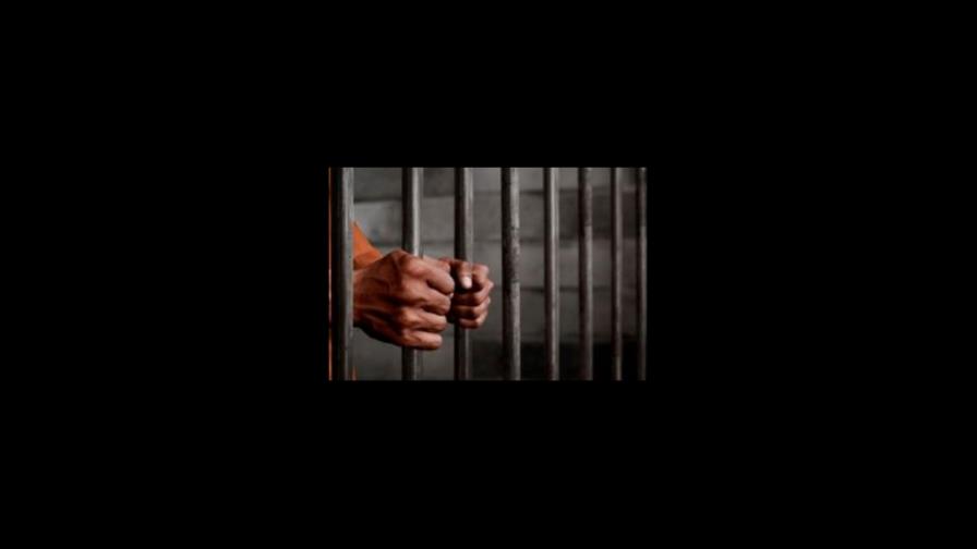 Policía apresa hombre que amenazaba con matar a su padre con un puñal Policía apresa hombre que amenazaba con matar a su padre con un puñal