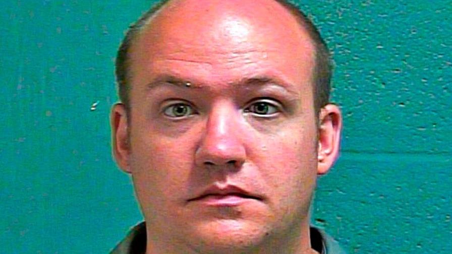 Hombre viola a niña en establecimiento de comida rápida en Estados Unidos 