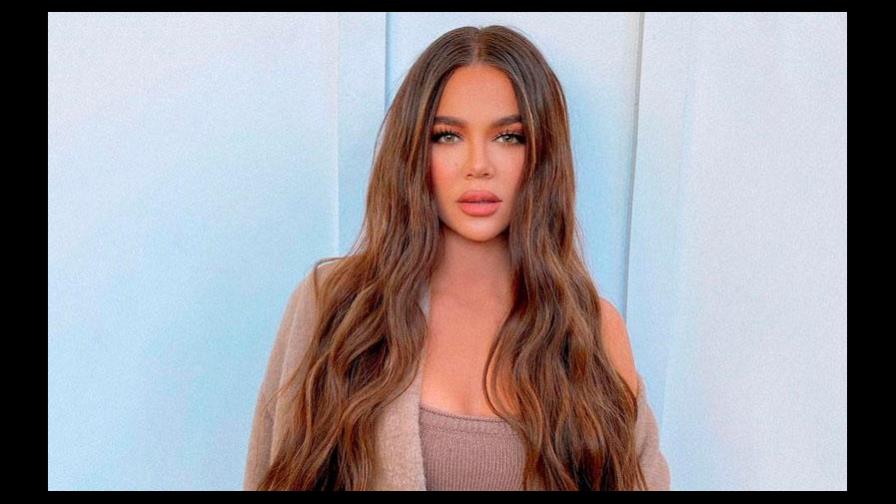 Acusan a Khloe´ Kardashian de abusar del photoshop, y ella responde con un desnudo en vivo Acusan a Khloe´ Kardashian de abusar del photoshop, y ella responde con un desnudo en vivo