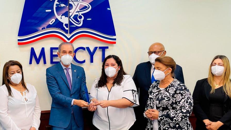 Rinden homenaje póstumo a la presidenta de la Cruz Roja Dominicana Ligia Leroux de Ramírez