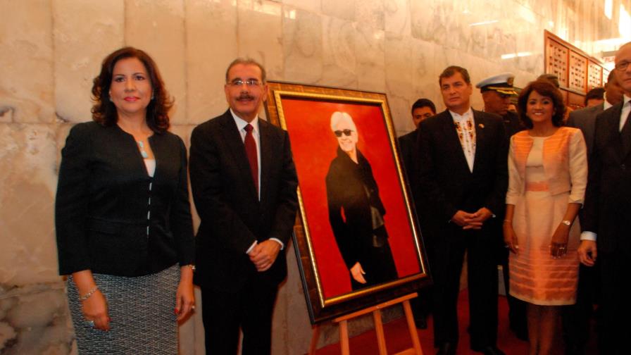 Resaltan obras de Hilma Contreras y Aída Cartagena Portalatín en España