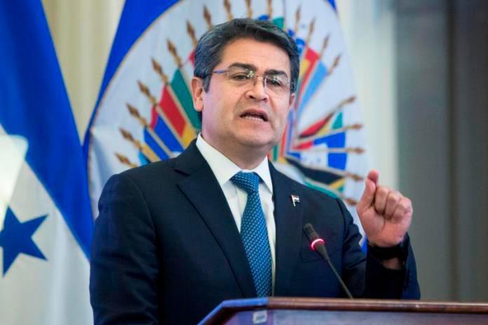 Tres diputados piden juicio político para destituir al presidente de Honduras