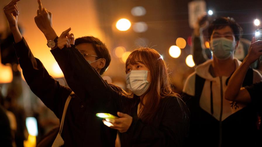 El triunfo electoral prodemócrata no apaga las protestas en Hong Kong El triunfo electoral prodemócrata no apaga las protestas en Hong Kong