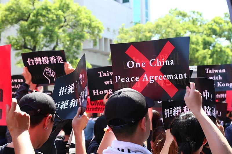 Una histórica marea humana desborda Hong Kong en defensa de sus libertades