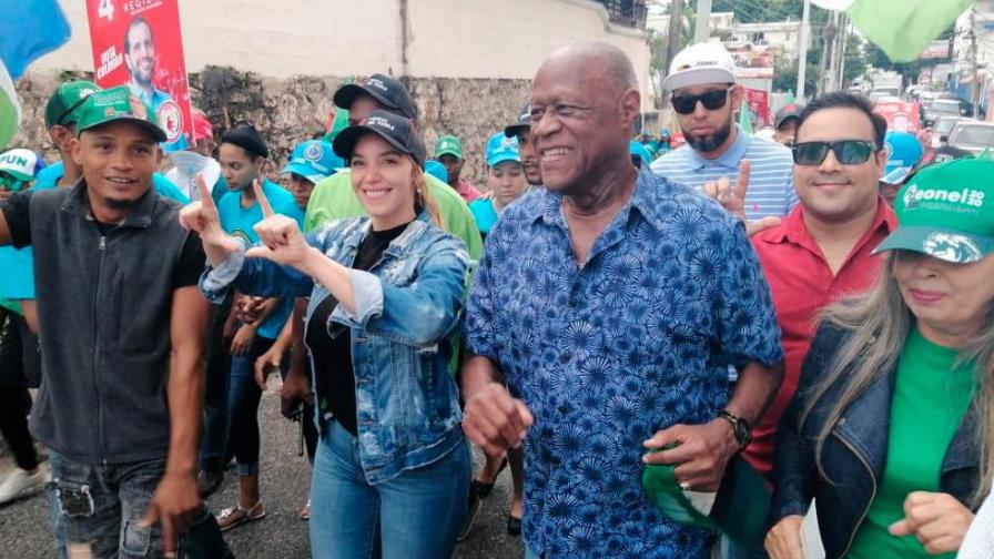 Johnny Ventura inaugura local de la Fuerza del Pueblo en Manganagua 