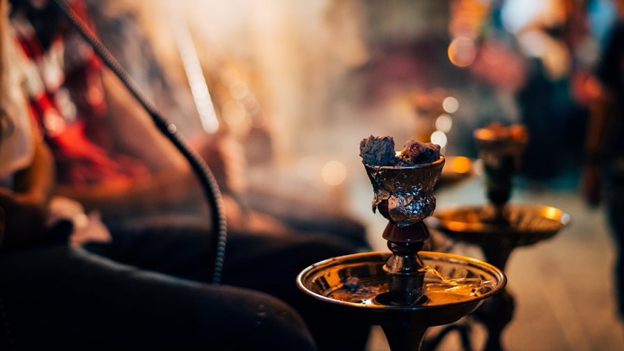 Ley prohíbe hookah dice busca impedir “transmisión del cáncer pulmón”