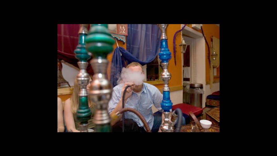 Presidente promulga ley que prohíbe el uso de hookah en lugares públicos y privados Presidente promulga ley que prohíbe el uso de hookah en lugares públicos y privados