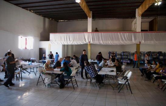 Médicos voluntarios atienden a migrantes en la frontera