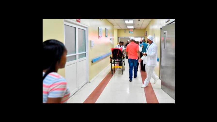 Hospitales dejan casos de COVID-19 en manos de residentes